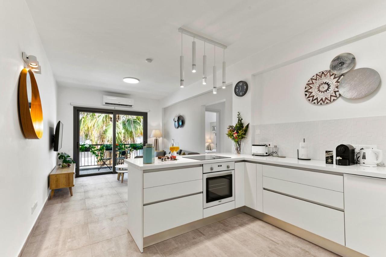Dreamy 2 Bed Apartment By The Sea Paphos Exteriör bild
