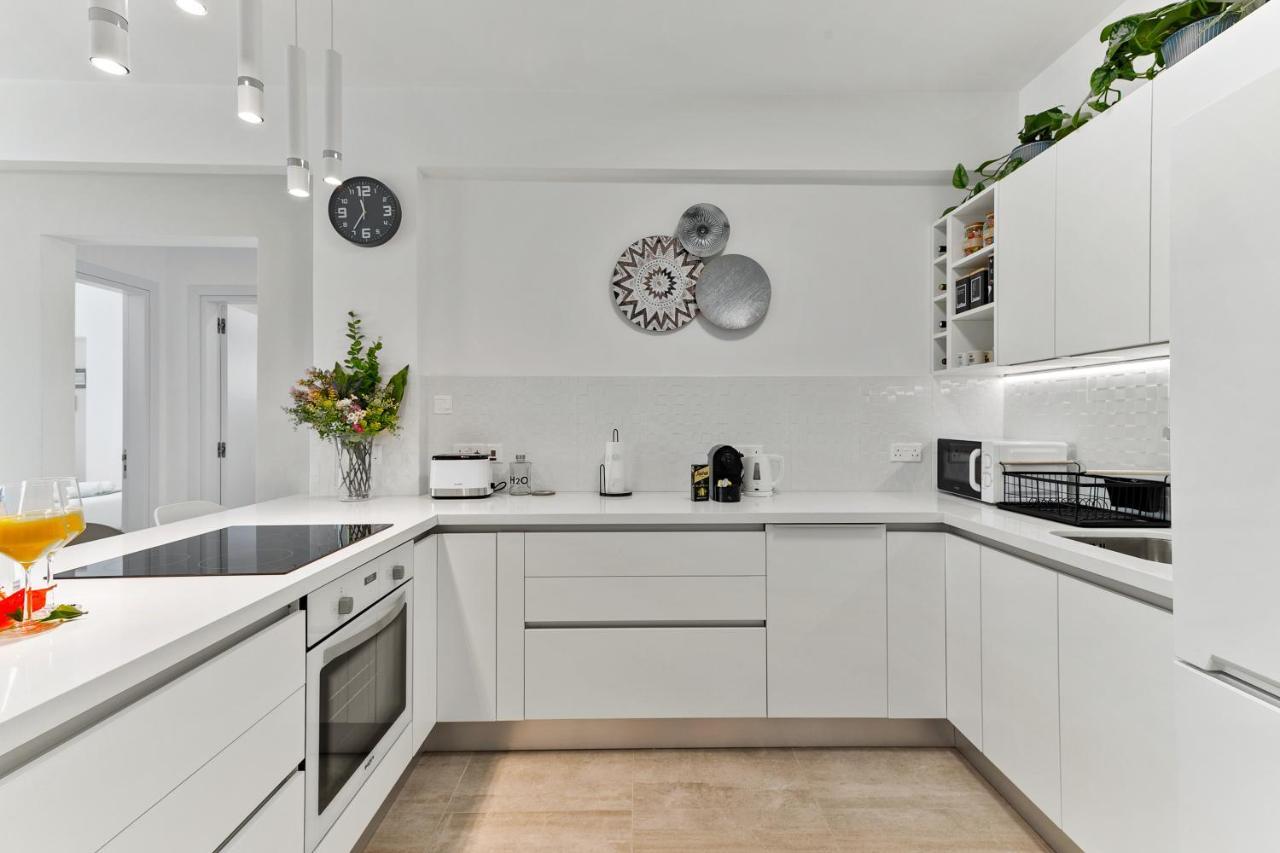 Dreamy 2 Bed Apartment By The Sea Paphos Exteriör bild