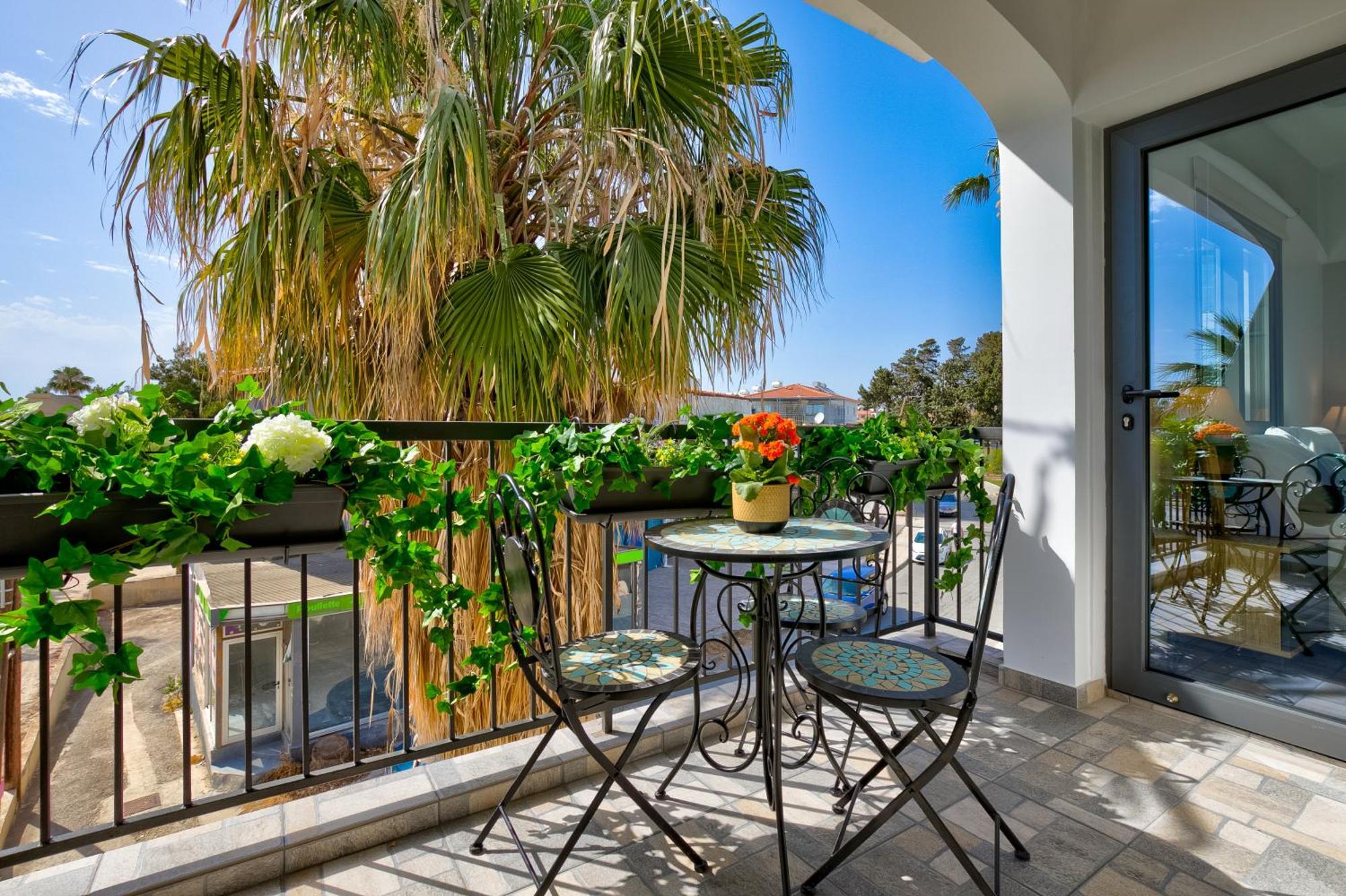 Dreamy 2 Bed Apartment By The Sea Paphos Exteriör bild