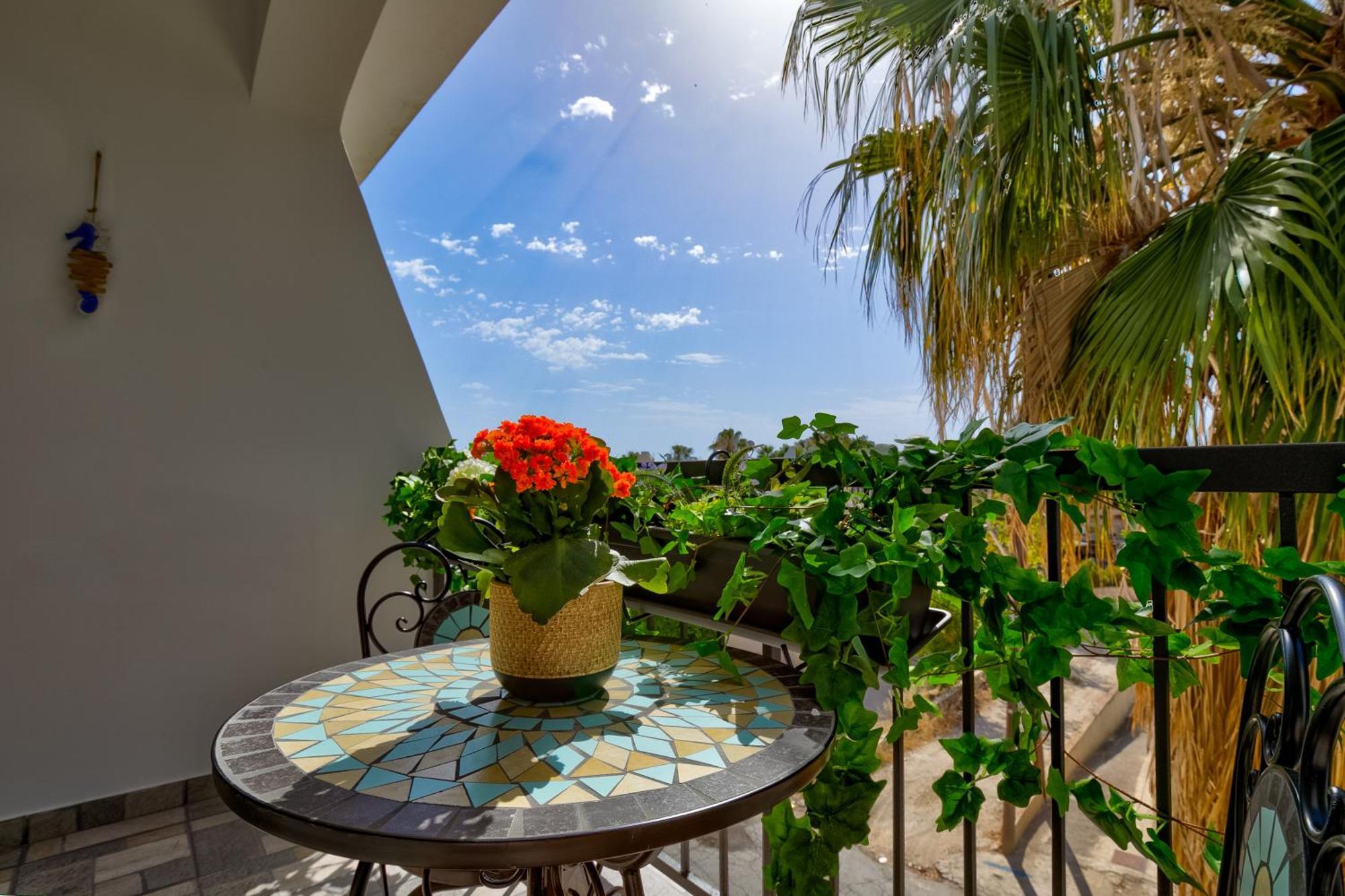 Dreamy 2 Bed Apartment By The Sea Paphos Exteriör bild